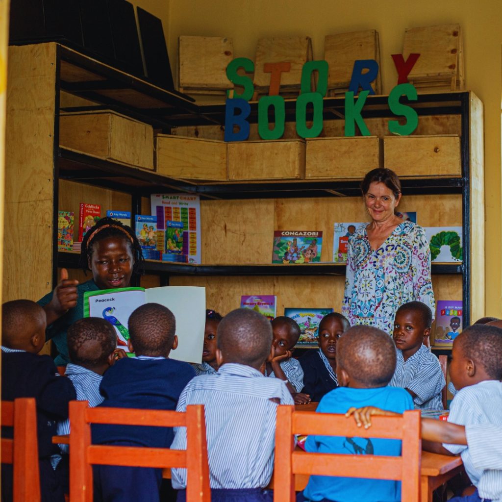 Marie-Christine Chevalier en visite à l’école pour enfants AMANI en Ouganda.